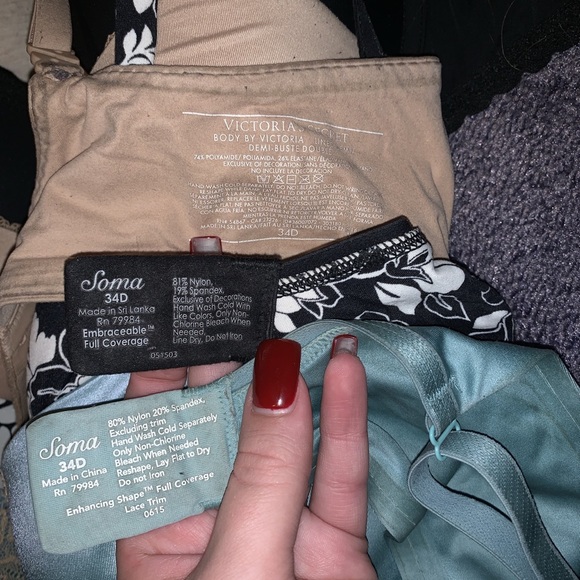 Lots and lots of Bras - Picture 4 of 4